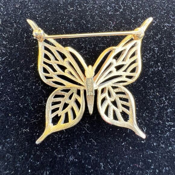 Crown Trifari Vintage Metal Butterfly Brooch With Red Gem White Gold Trim - Picture 2 of 7